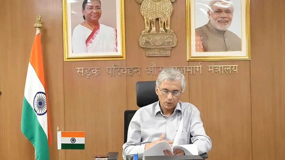 Anurag Jain, a senior IAS officer, has taken charge as the CEO of NITI Aayog.